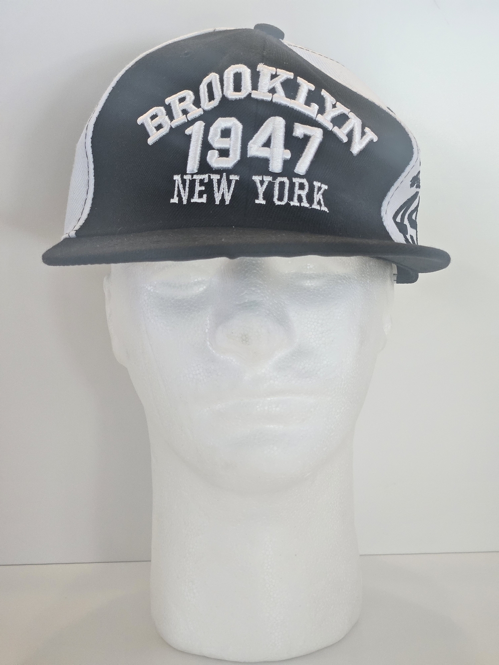 Brooklyn 1947 New York Black and White Snapback Hat